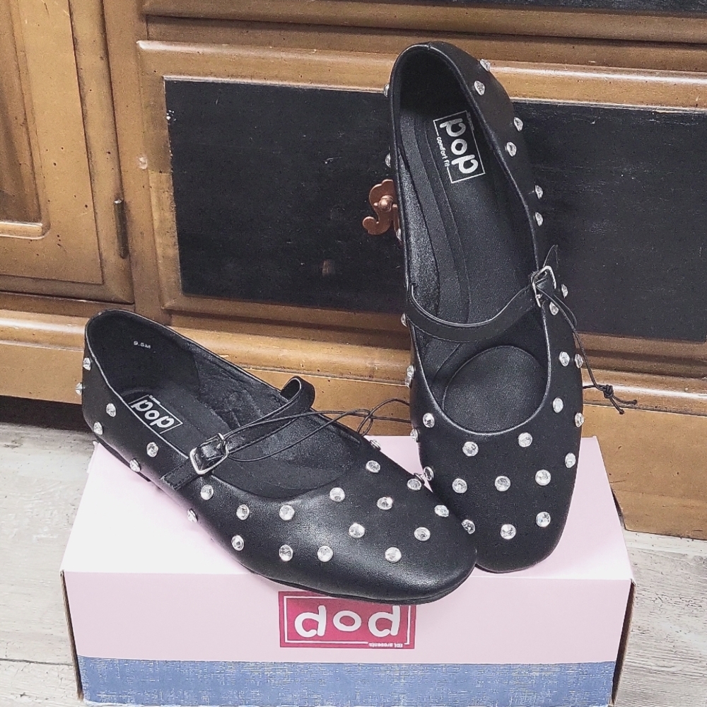 POP Comfort Fit Flats w/rhinestones. Sz: 9.5, 10 M
